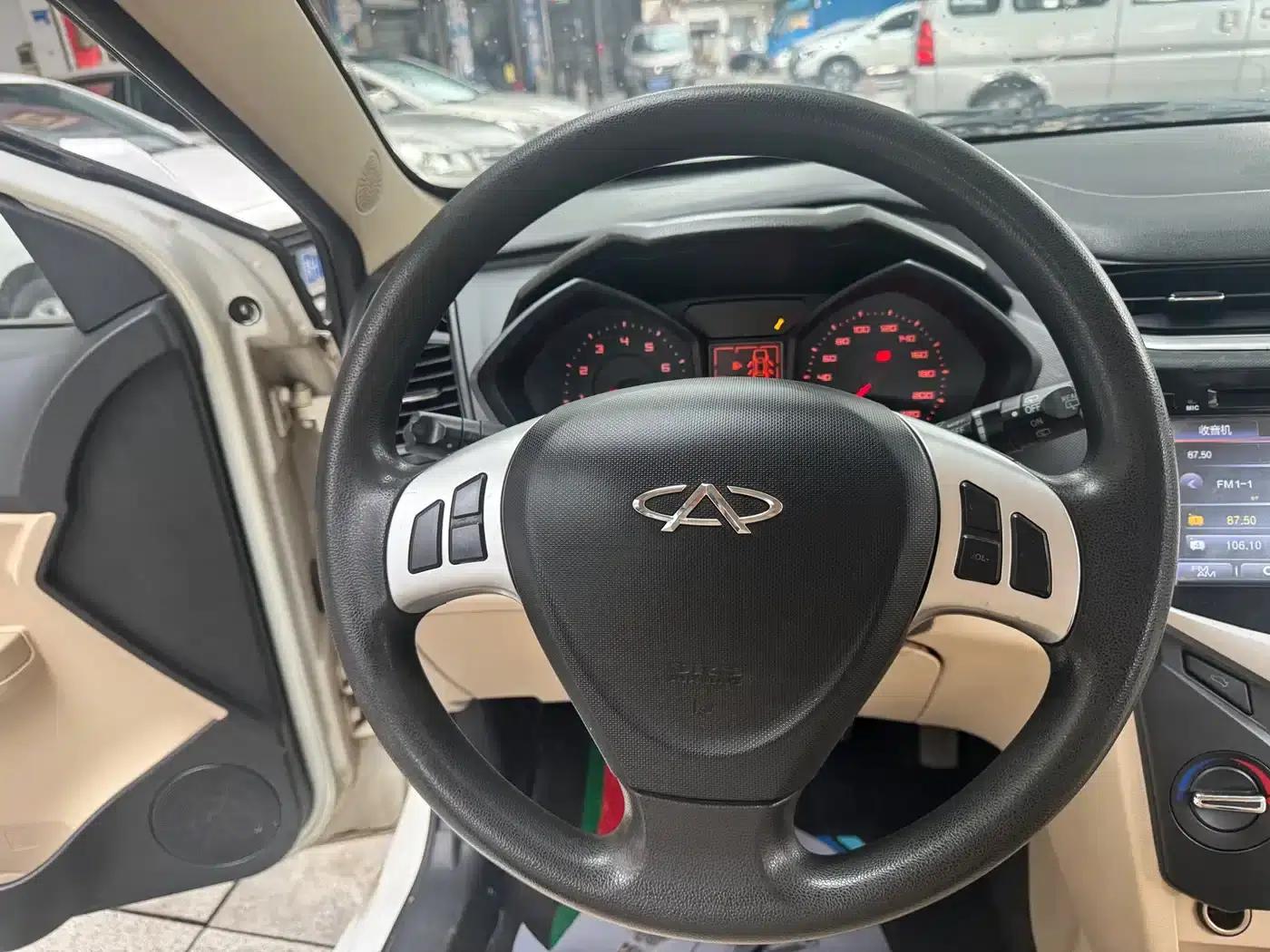Fengyun 2 2013 Hatchback 1.5L Manual Elite Edition — миниатюра 14