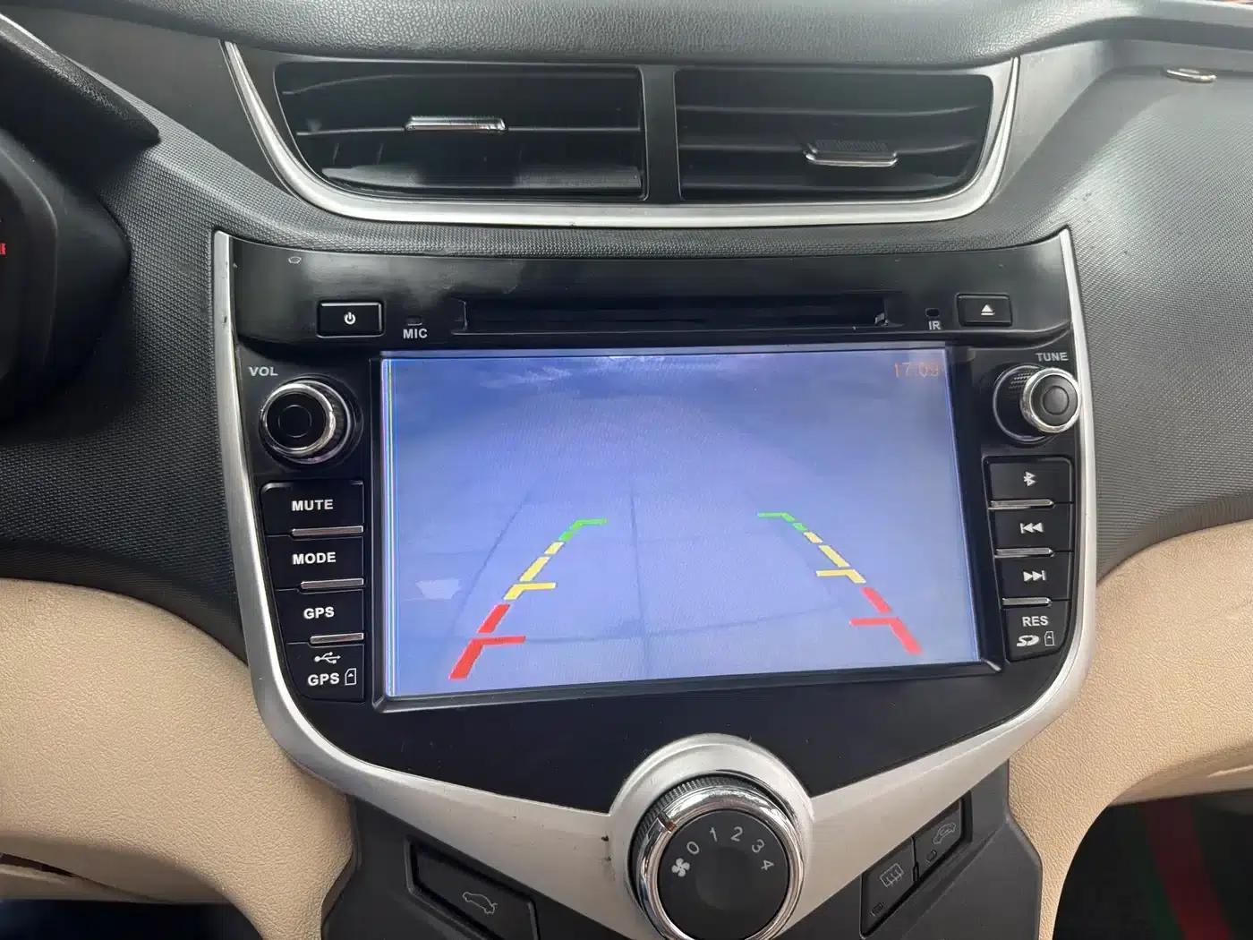 Fengyun 2 2013 Hatchback 1.5L Manual Elite Edition — миниатюра 16
