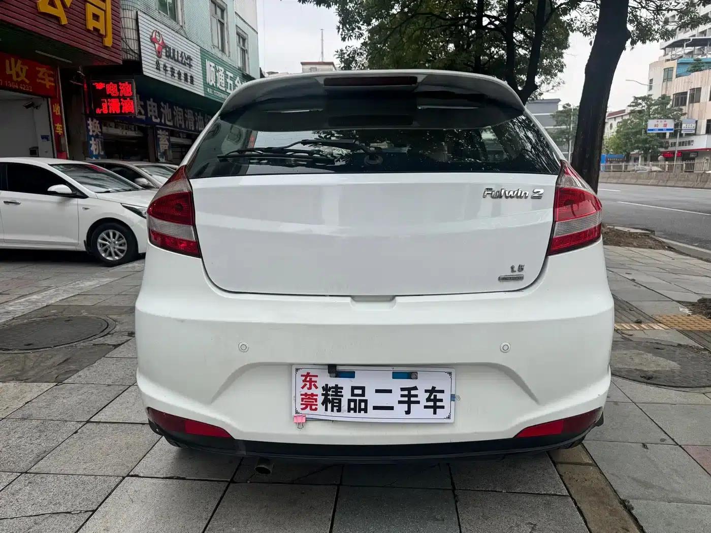 Fengyun 2 2013 Hatchback 1.5L Manual Elite Edition — миниатюра 7