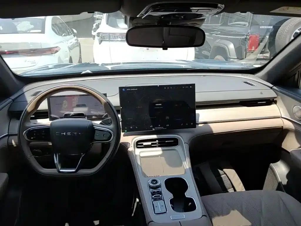 Chery Tiggo 8 PLUS C-DM 2025 1.5T 116km/h Premium 5-seater — миниатюра 10