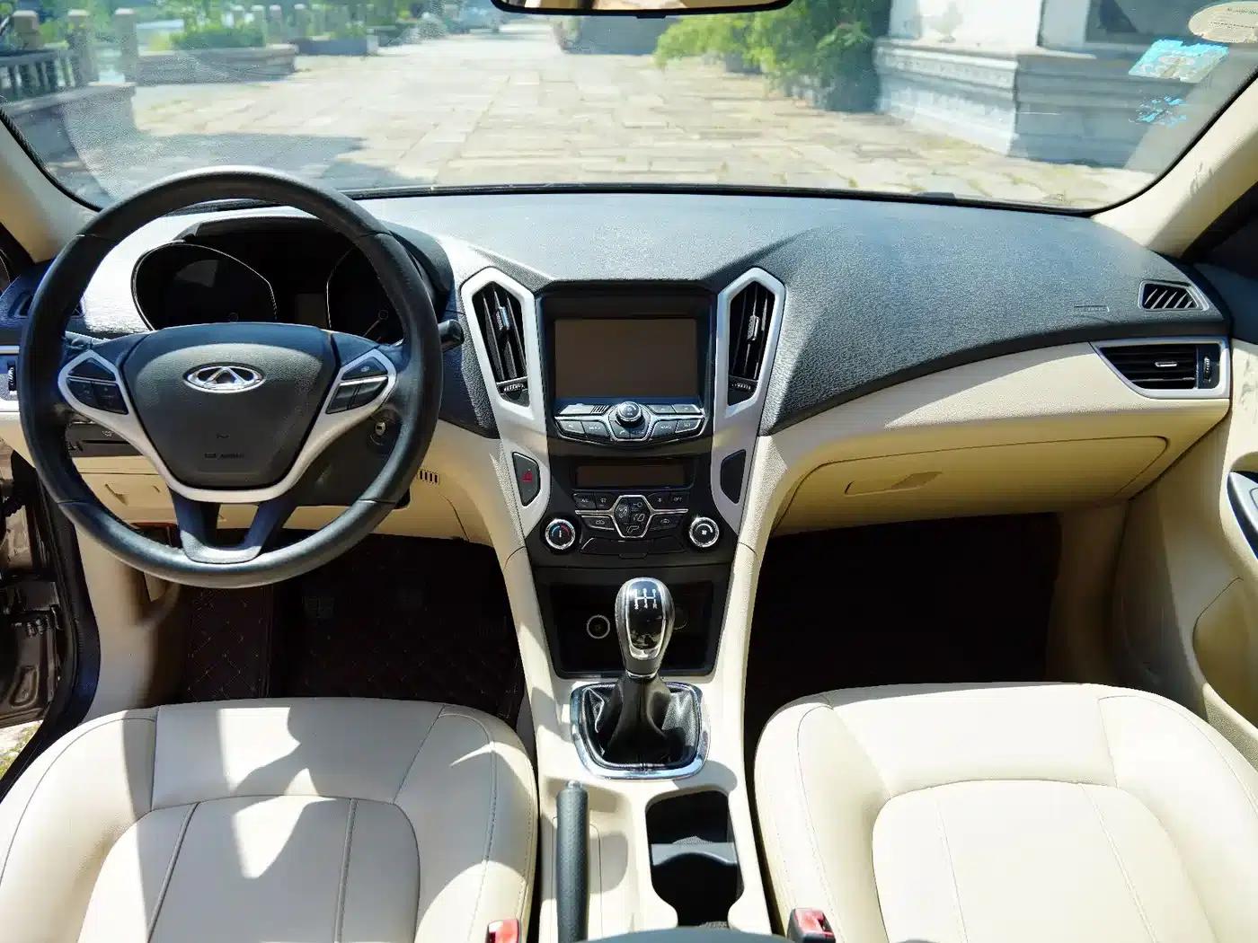 Chery Arrizo 7 2015 1.6L Manual Elite Edition — миниатюра 4