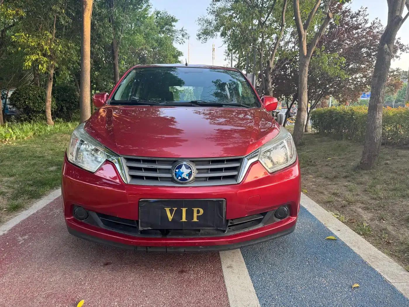 Venucia R50 2013 1.6L Automatic Fashion Edition — миниатюра 2