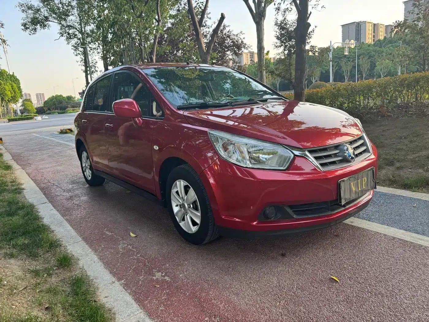 Venucia R50 2013 1.6L Automatic Fashion Edition — миниатюра 3