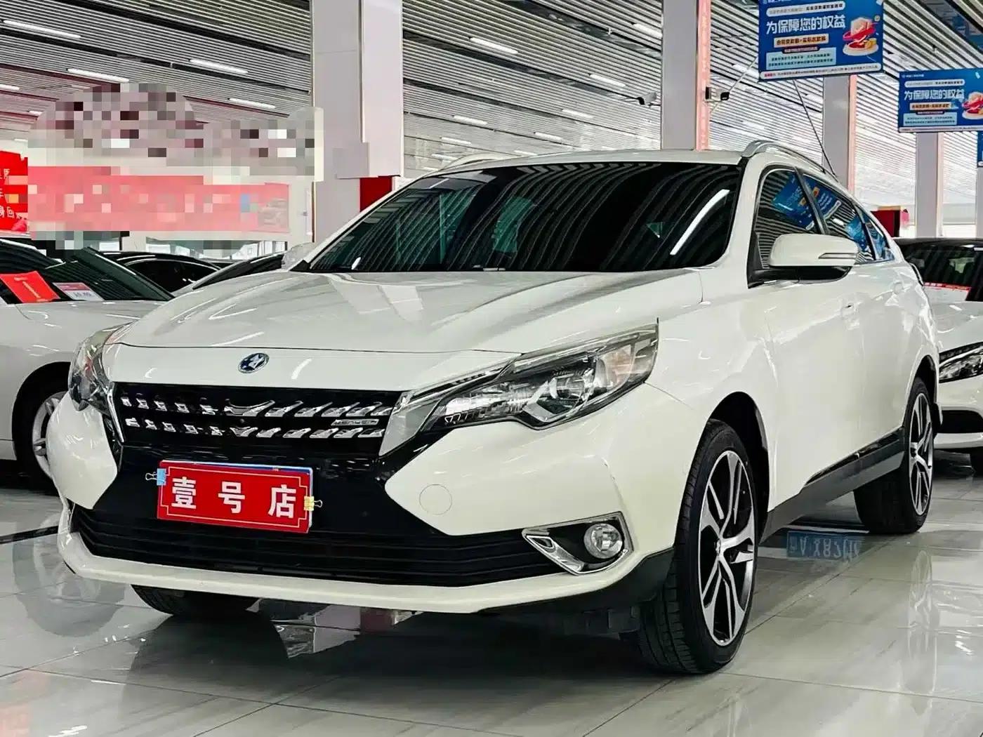 Venucia T90 2017 2.0L CVT Premium Edition — миниатюра 1