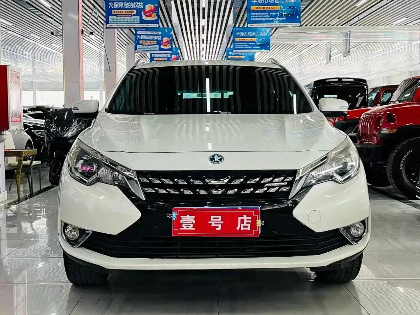 Venucia T90 2017 2.0L CVT Premium Edition — миниатюра 2