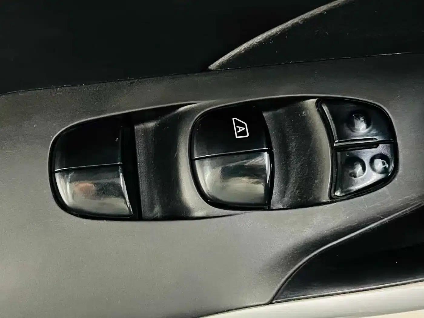 Venucia T90 2017 2.0L CVT Premium Edition — миниатюра 11