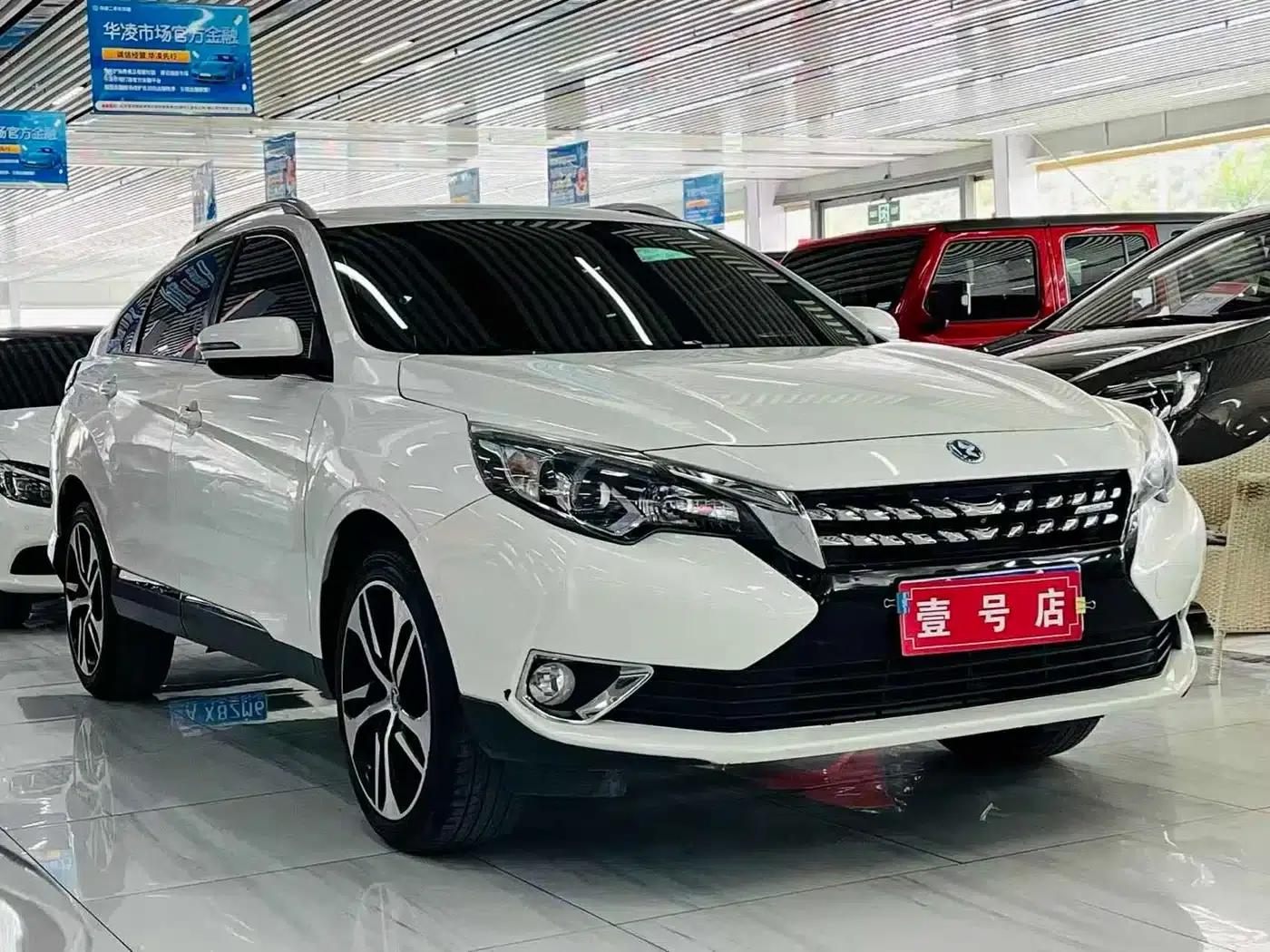 Venucia T90 2017 2.0L CVT Premium Edition — миниатюра 3