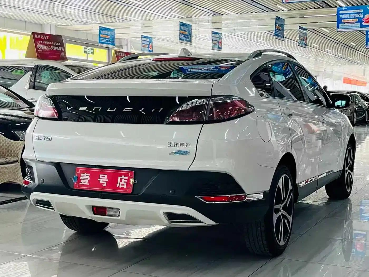 Venucia T90 2017 2.0L CVT Premium Edition — миниатюра 4