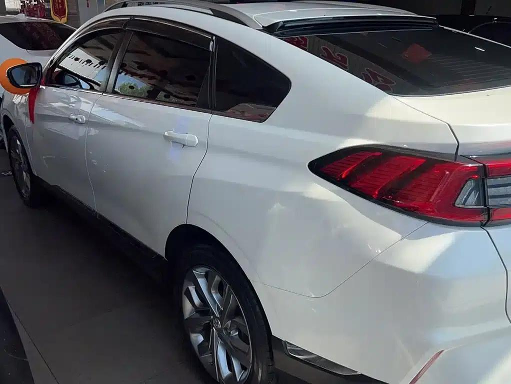 Venucia T90 2020 2.0L CVT Smart Connected Edition — миниатюра 6