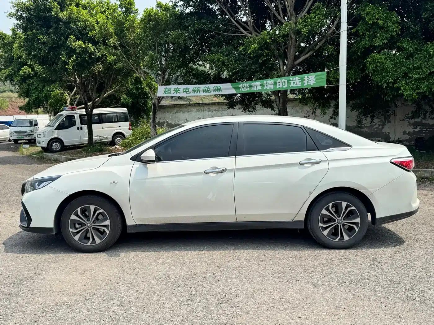 Venucia D60EV 2022 Battery Swapping Version — миниатюра 2