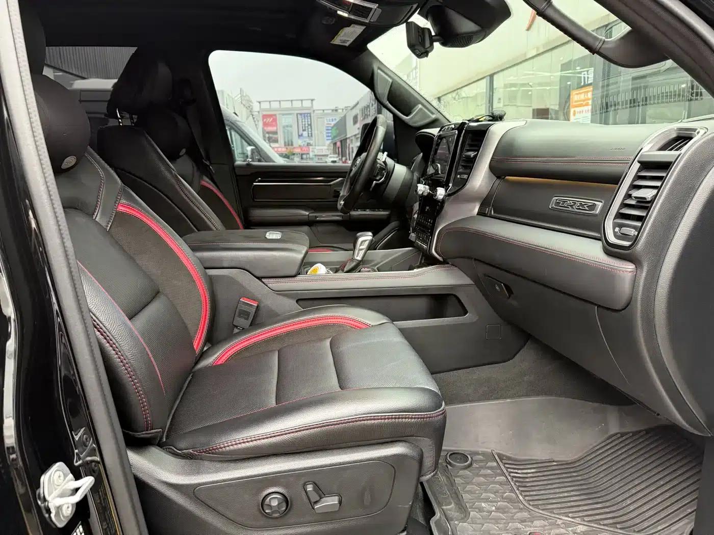 RAM Trucks Tyrannosaurus Rex 2023 6.2T Automatic — миниатюра 11