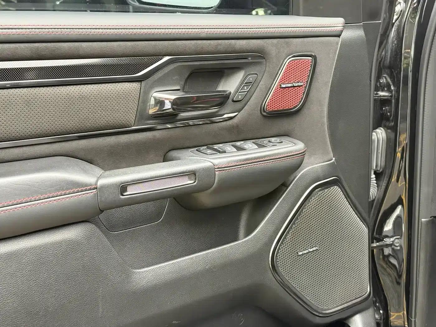 RAM Trucks Tyrannosaurus Rex 2023 6.2T Automatic — миниатюра 8