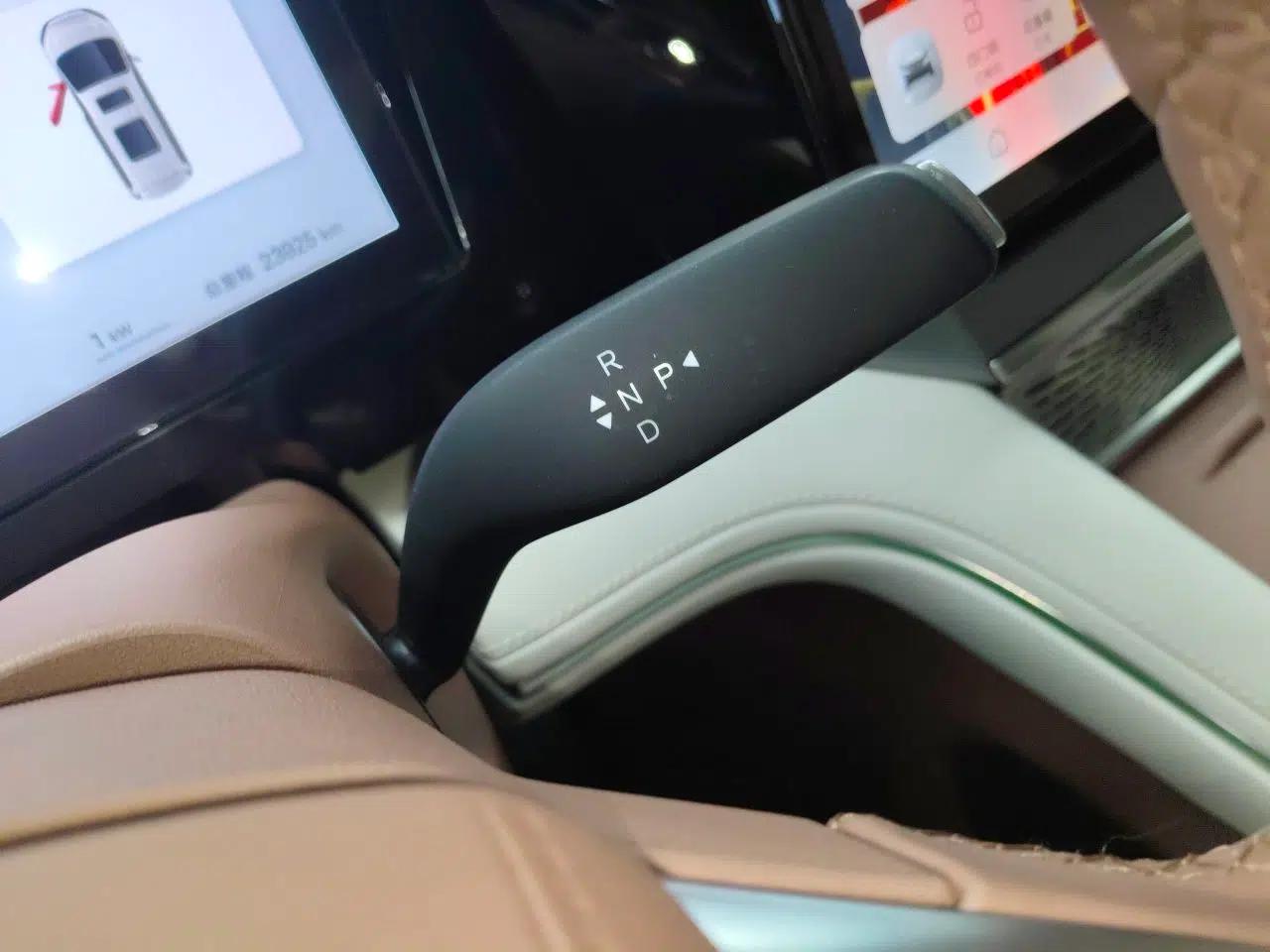 BYD Xia 2025 DM-i 1.5T 180km Beyond Edition — миниатюра 15