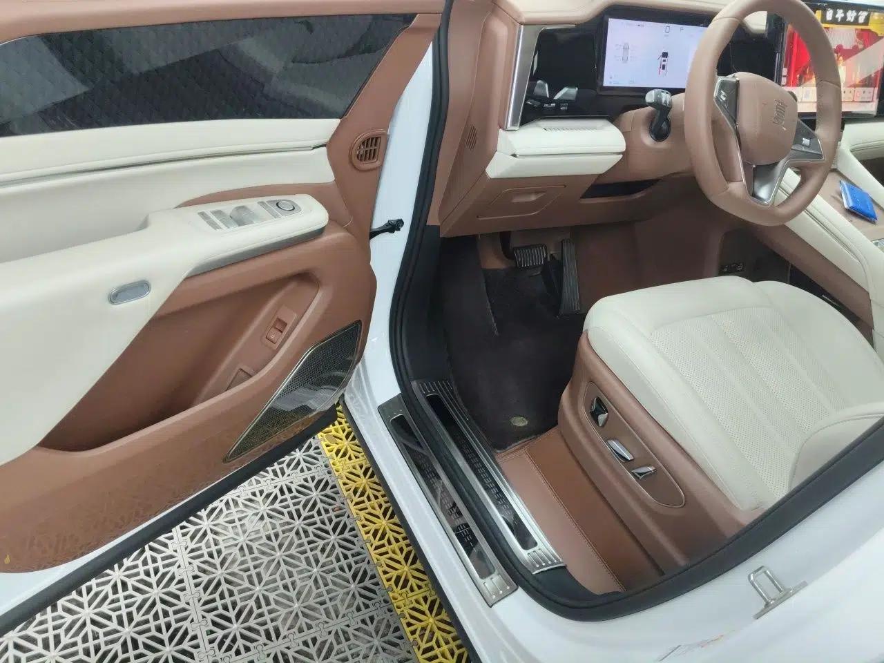 BYD Xia 2025 DM-i 1.5T 180km Beyond Edition — миниатюра 17