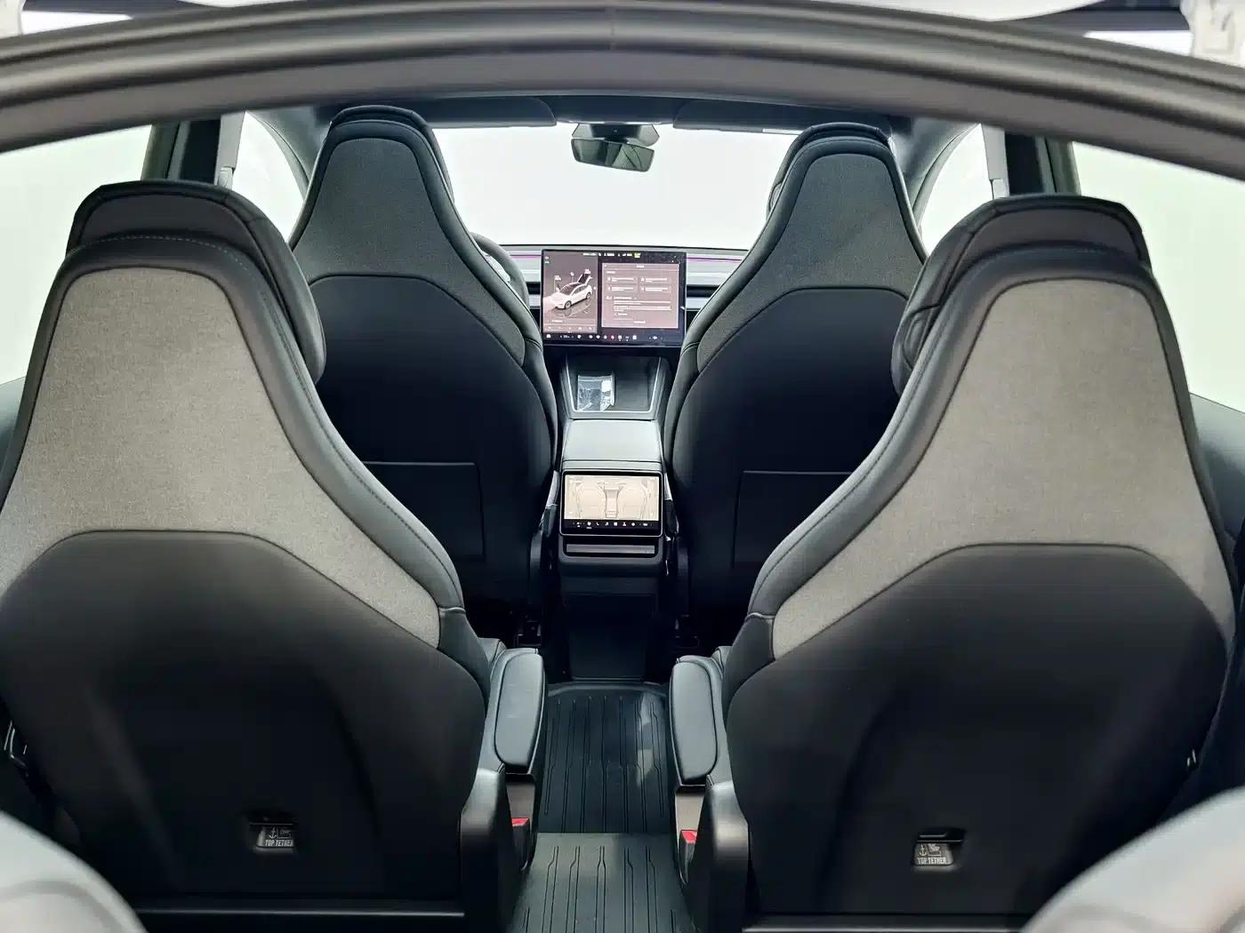 Model Y L 2025 Long Range All-Wheel Drive — миниатюра 11