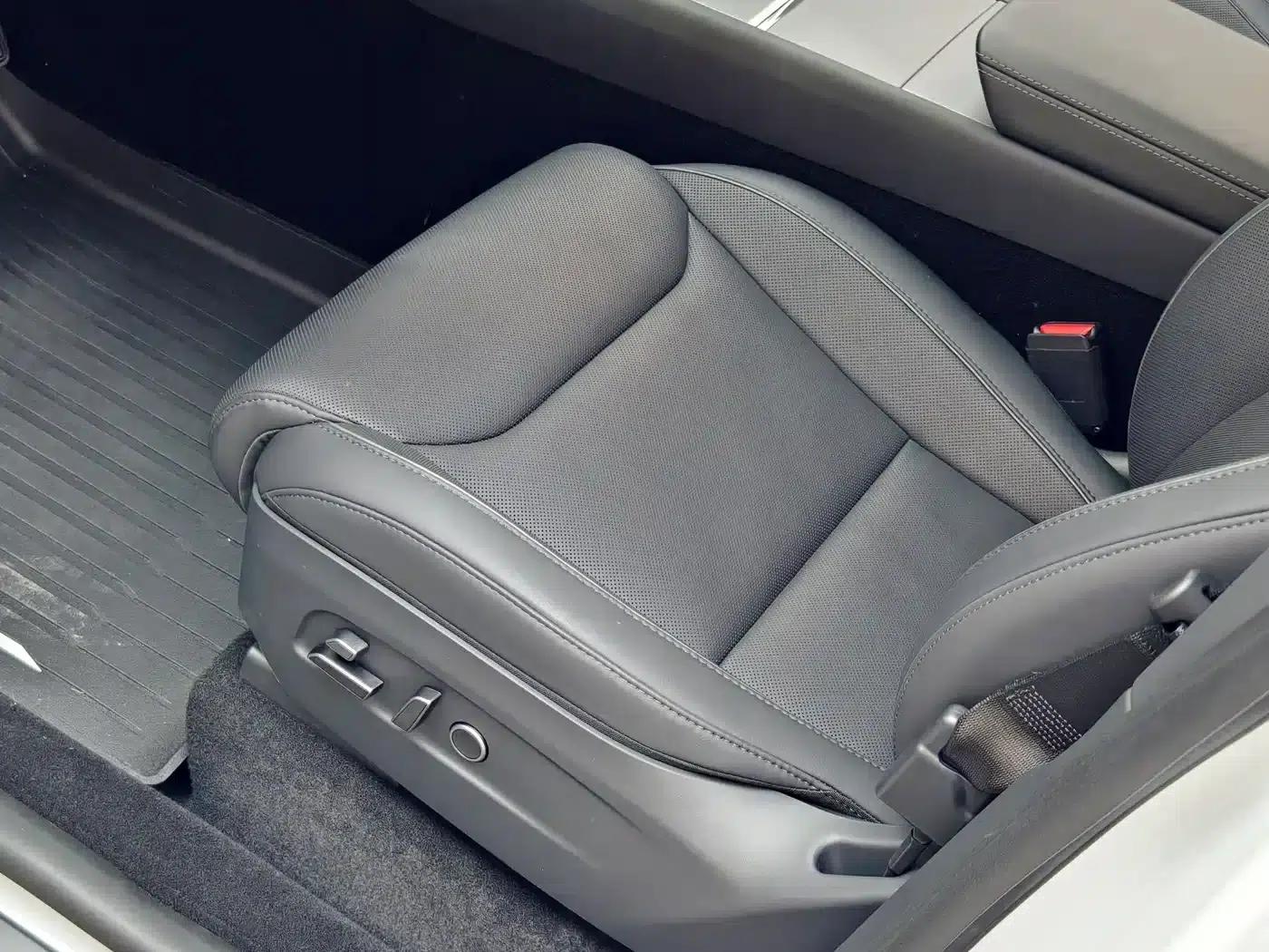 Model Y L 2025 Long Range All-Wheel Drive — миниатюра 14