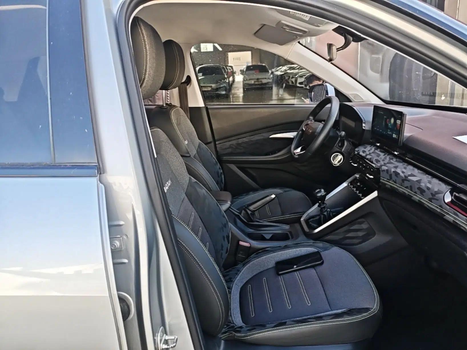 Baojun RS-3 2020 1.5L Manual Smart Elite Edition — миниатюра 23