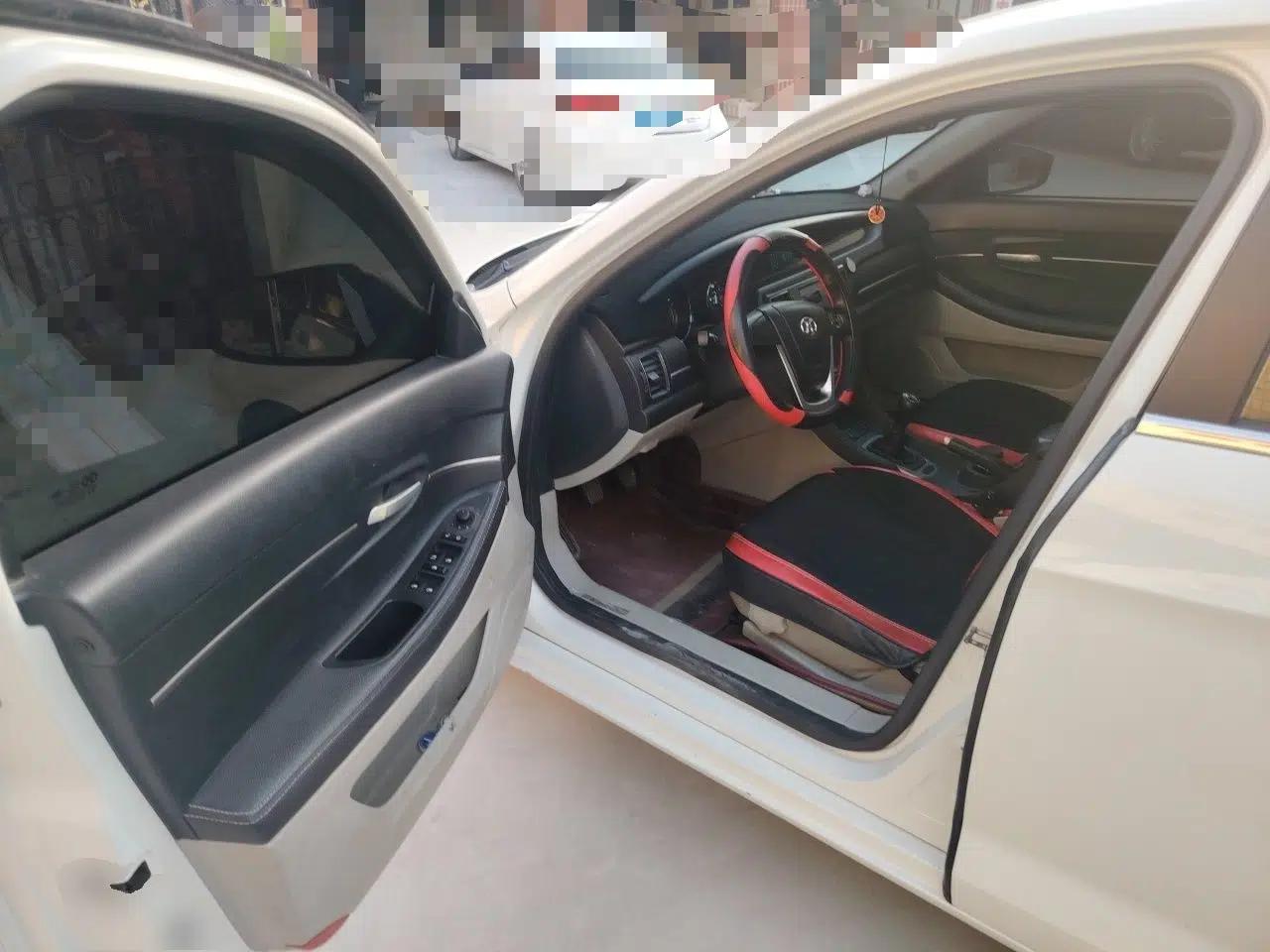 BAIC Senova D50 2016 1.5L Manual Elite Edition — миниатюра 17