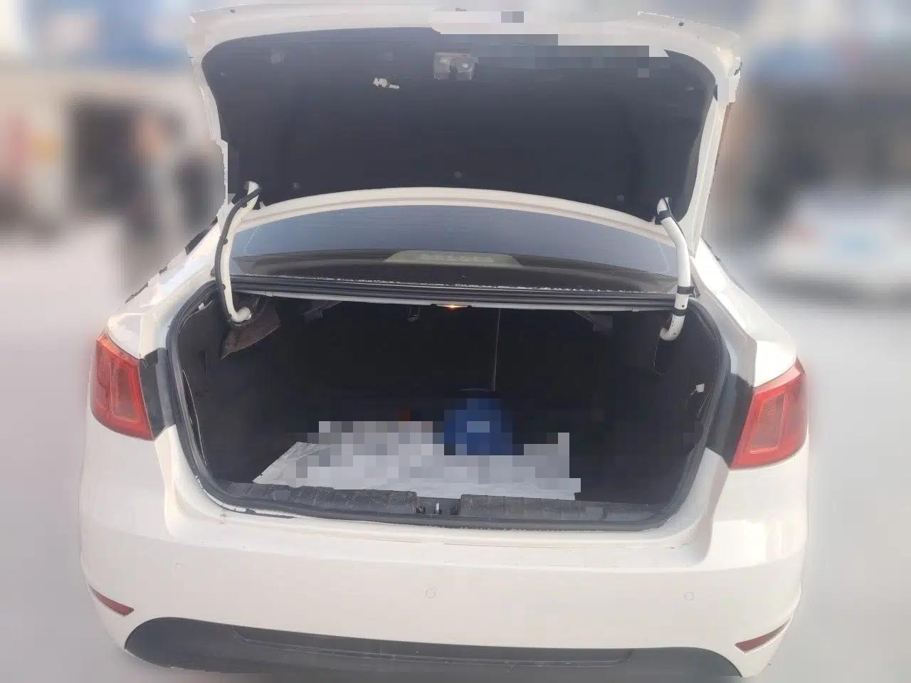 BAIC Senova D50 2016 1.5L Manual Elite Edition — миниатюра 20