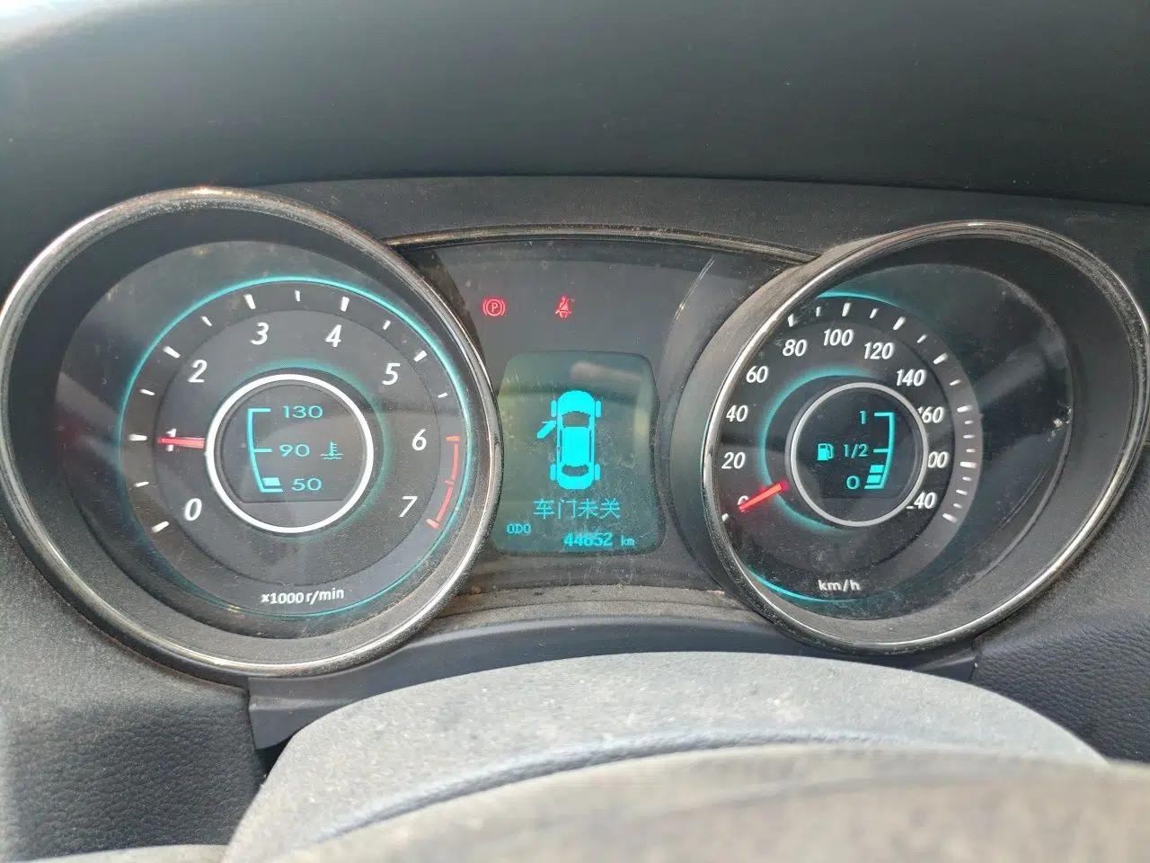 BAIC Senova D50 2014 1.5L manual comfort version — миниатюра 12