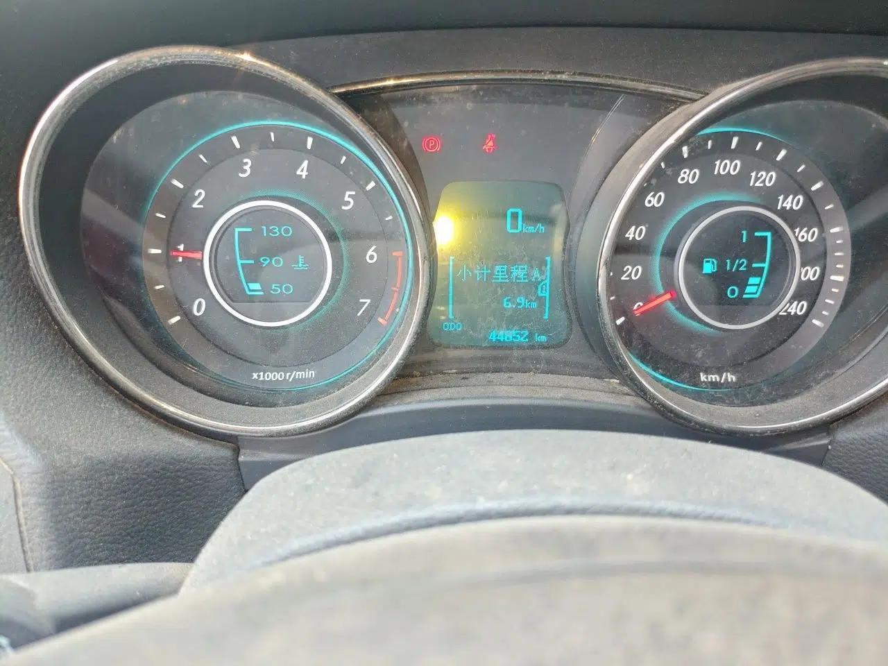 BAIC Senova D50 2014 1.5L manual comfort version — миниатюра 13