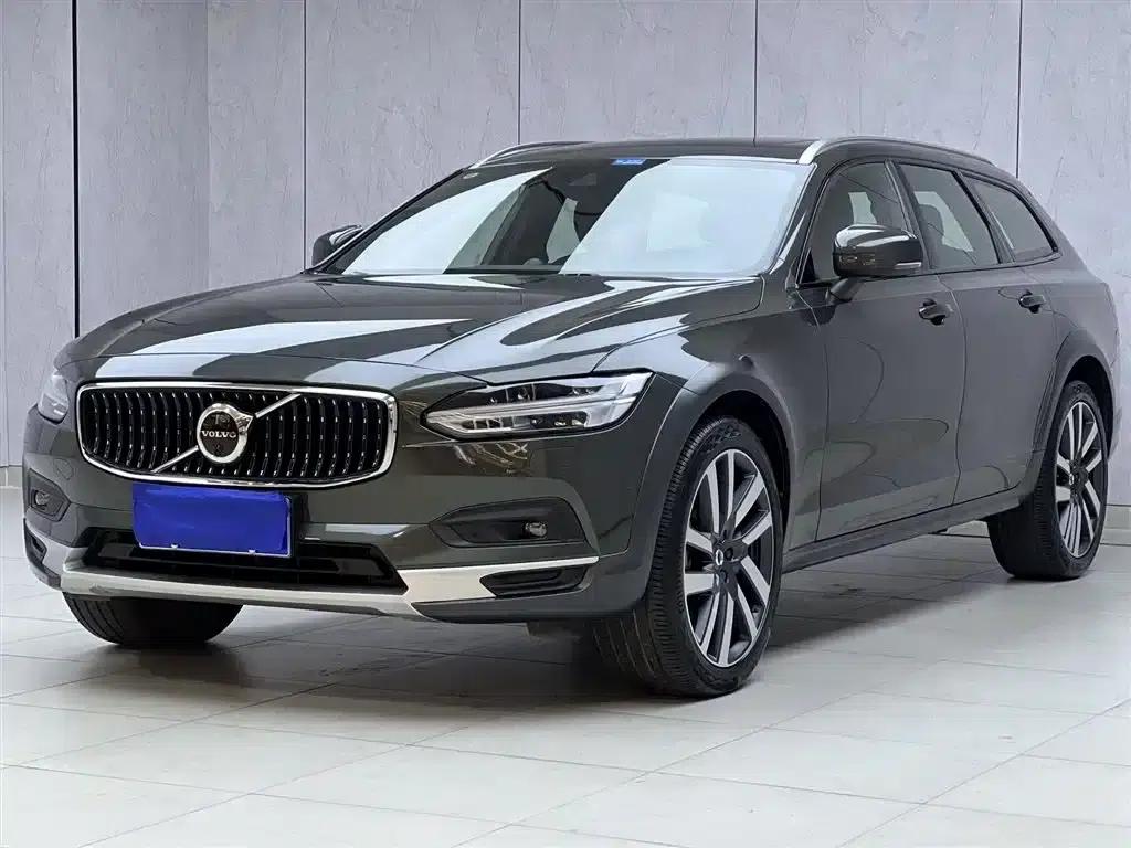 2021 Volvo V90 Cross Country B5 AWD Ultimate Edition — миниатюра 1