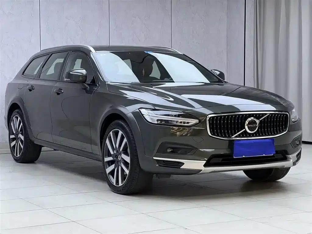 2021 Volvo V90 Cross Country B5 AWD Ultimate Edition — миниатюра 2