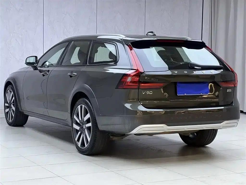 2021 Volvo V90 Cross Country B5 AWD Ultimate Edition — миниатюра 11