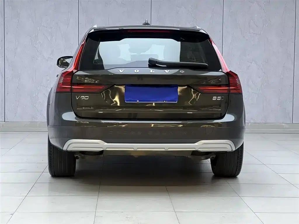 2021 Volvo V90 Cross Country B5 AWD Ultimate Edition — миниатюра 12