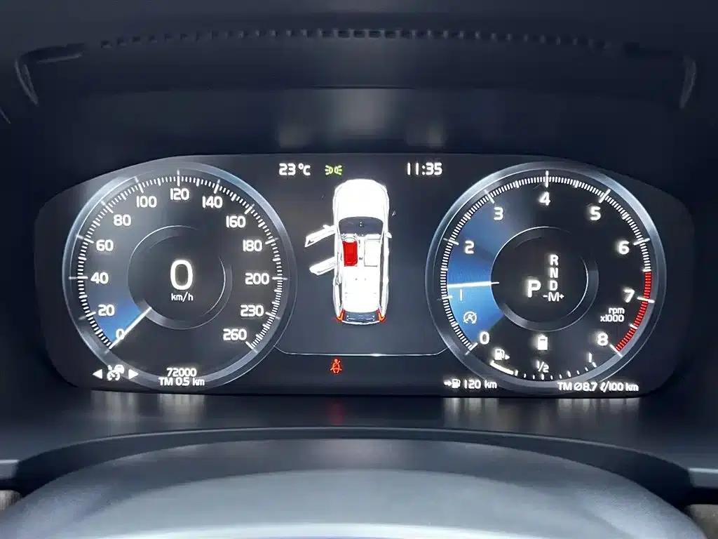 2021 Volvo V90 Cross Country B5 AWD Ultimate Edition — миниатюра 14