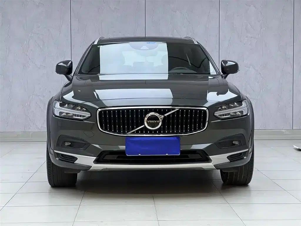 2021 Volvo V90 Cross Country B5 AWD Ultimate Edition — миниатюра 3