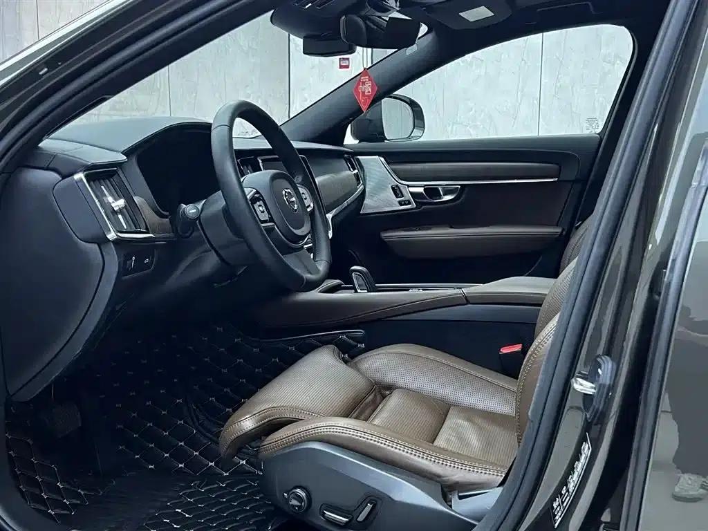 2021 Volvo V90 Cross Country B5 AWD Ultimate Edition — миниатюра 4