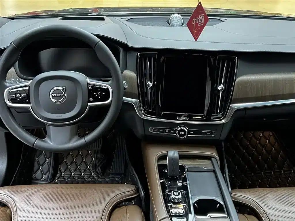 2021 Volvo V90 Cross Country B5 AWD Ultimate Edition — миниатюра 6