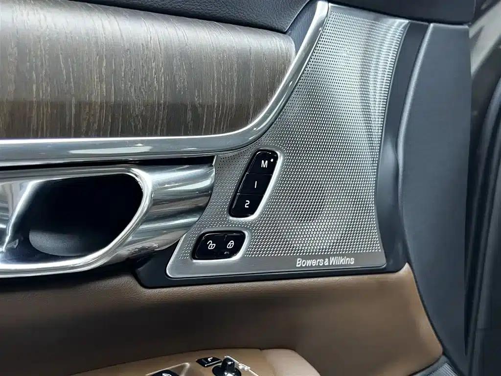 2021 Volvo V90 Cross Country B5 AWD Ultimate Edition — миниатюра 7