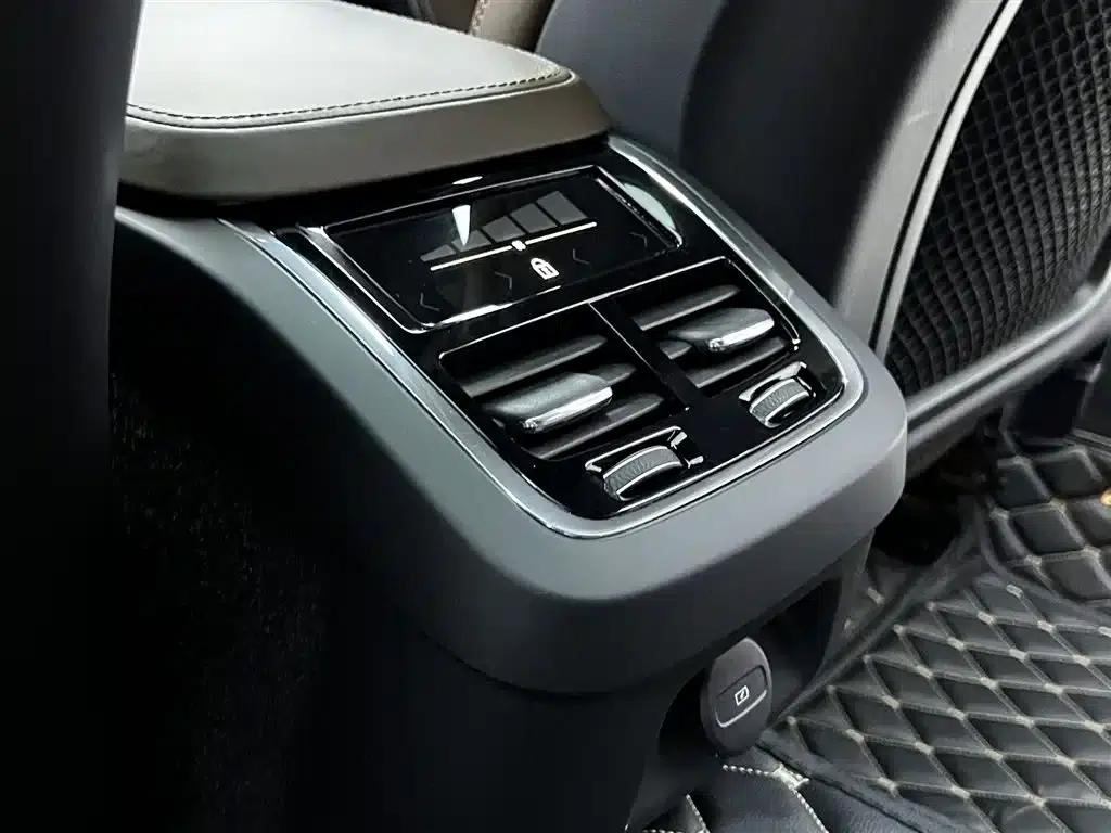 2021 Volvo V90 Cross Country B5 AWD Ultimate Edition — миниатюра 10
