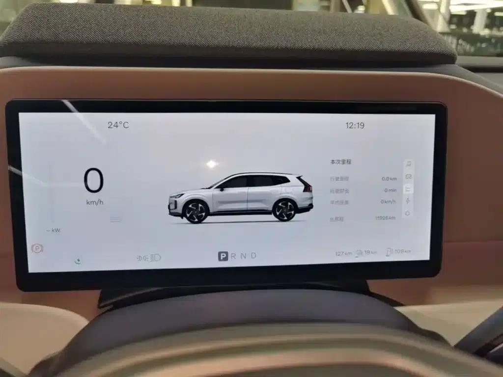 2026 Volvo XC70 Plug-in Hybrid, All-Wheel Drive, Ultra Range — миниатюра 12