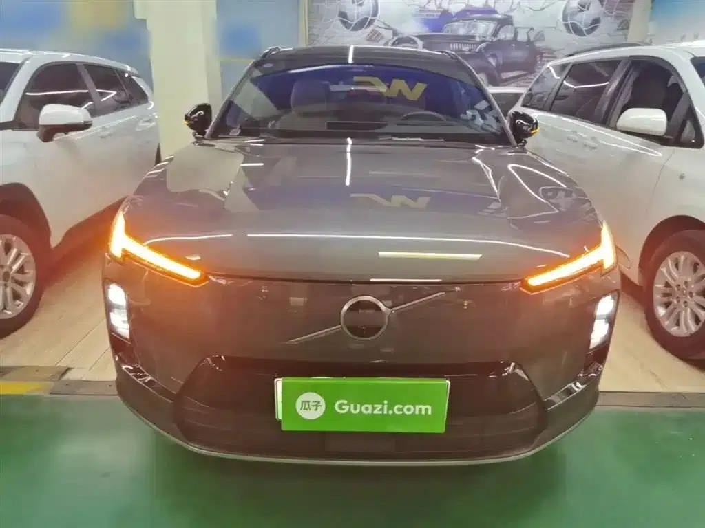 2026 Volvo XC70 Plug-in Hybrid, All-Wheel Drive, Ultra Range — миниатюра 3