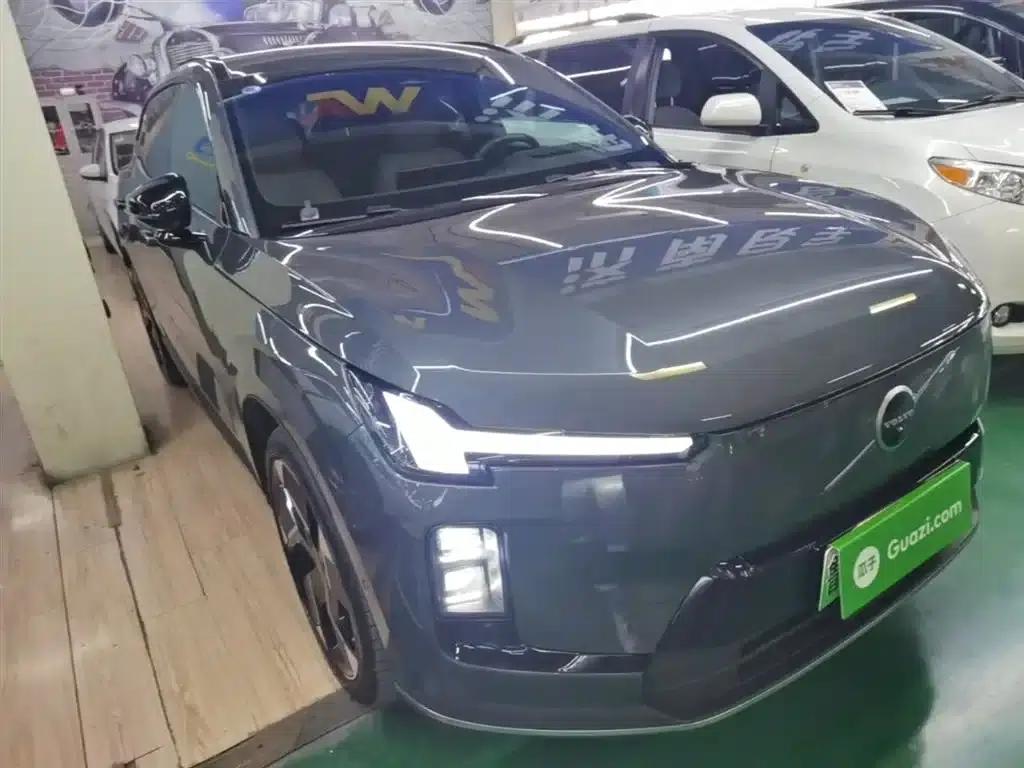 2026 Volvo XC70 Plug-in Hybrid, All-Wheel Drive, Ultra Range — миниатюра 4