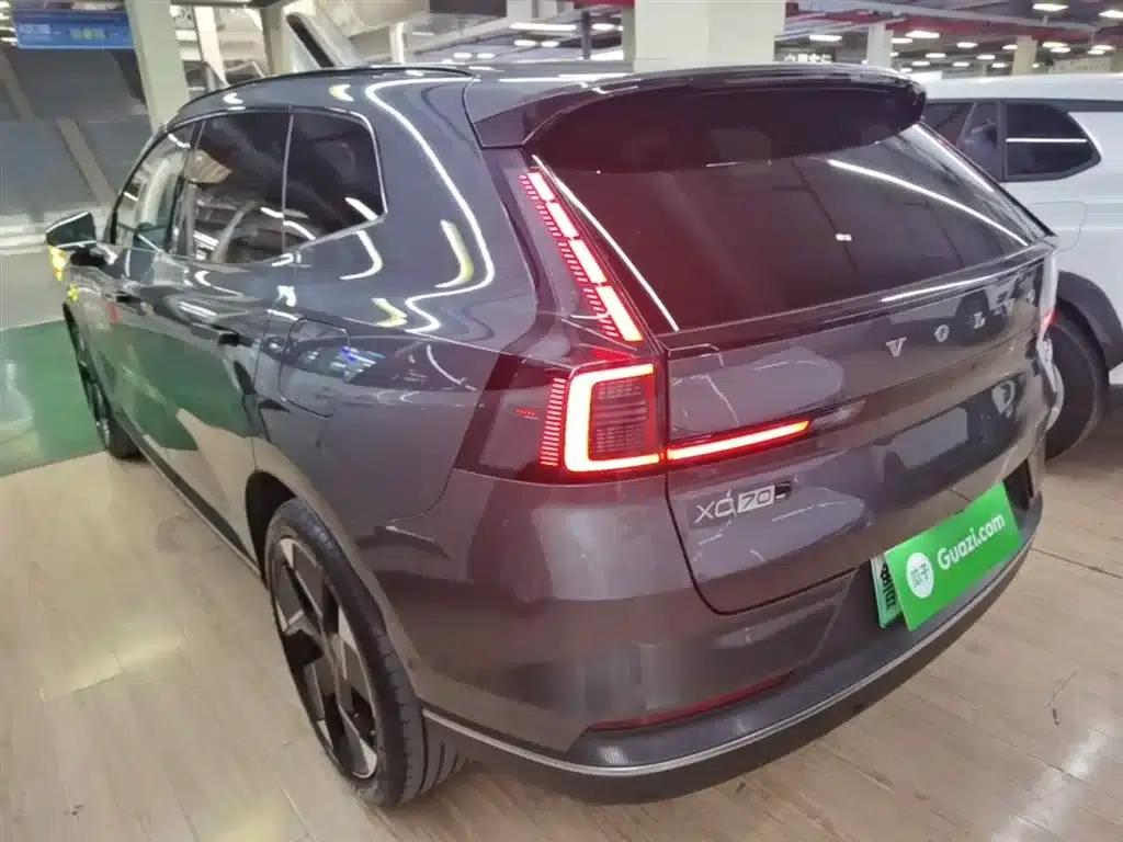2026 Volvo XC70 Plug-in Hybrid, All-Wheel Drive, Ultra Range — миниатюра 5