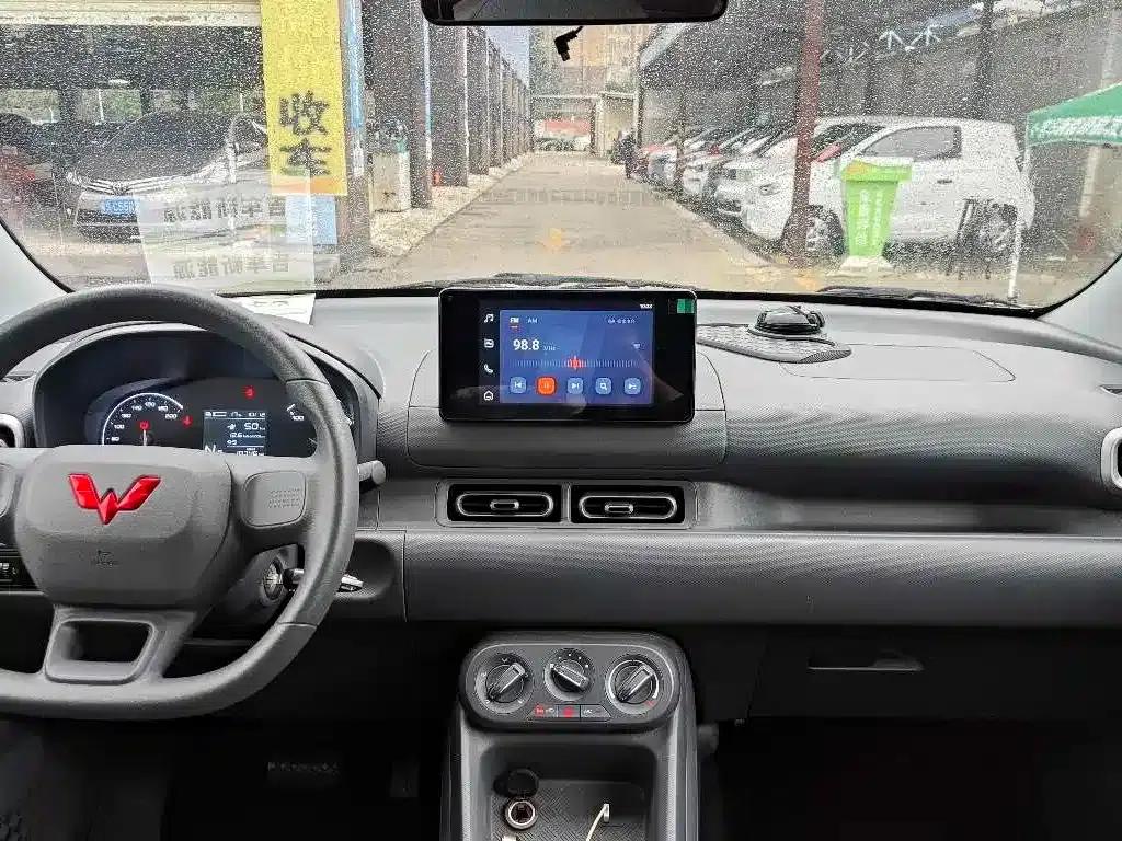 Wuling Hongguang New Energy 2024 Pure Electric Version 300KM Standard Edition — миниатюра 9