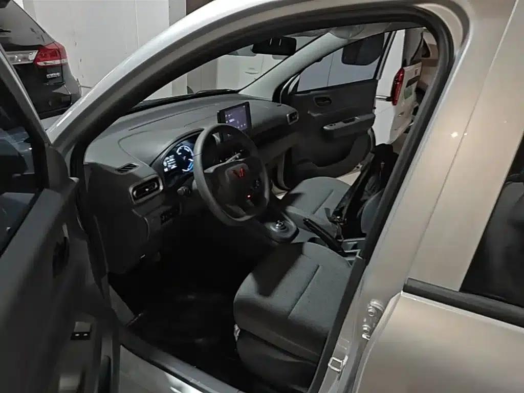 Wuling Hongguang New Energy 2024 Pure Electric Version 300KM Standard Edition — миниатюра 15