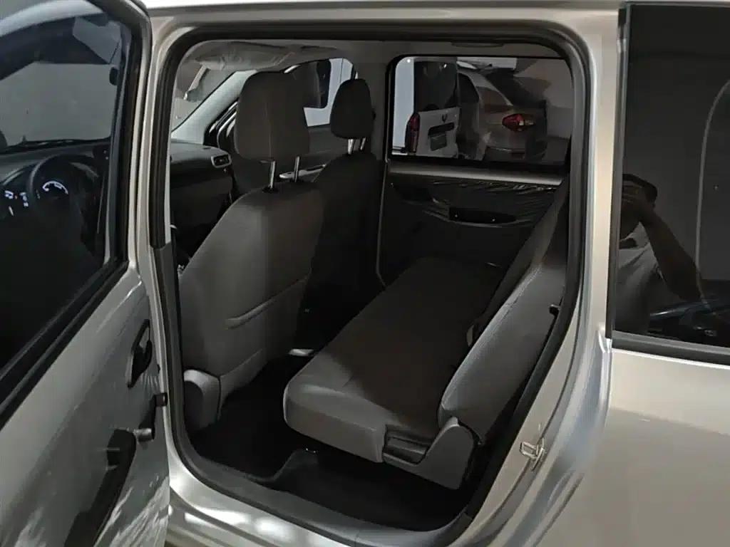 Wuling Hongguang New Energy 2024 Pure Electric Version 300KM Standard Edition — миниатюра 17