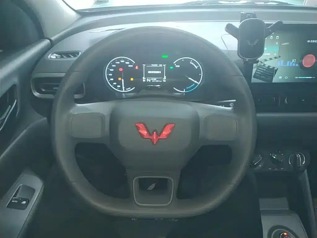 Wuling Hongguang New Energy 2025 Range-Extended Hybrid 50km Practical Model — миниатюра 11