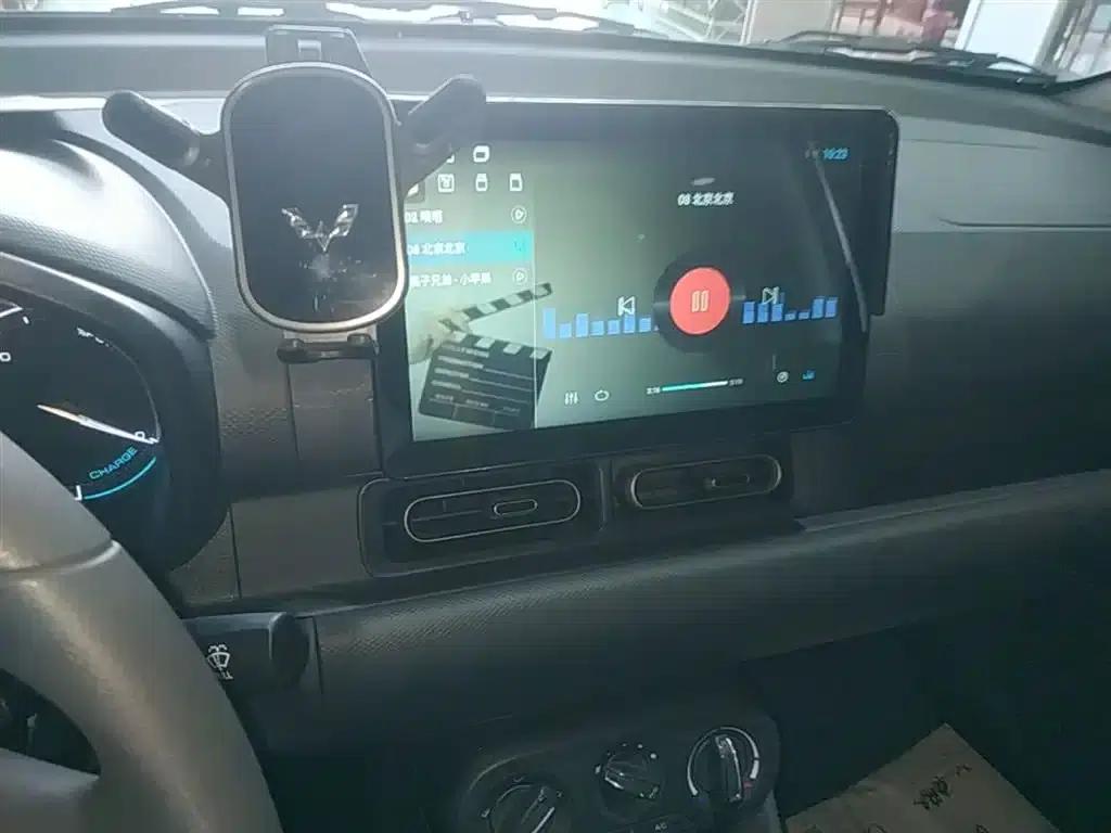 Wuling Hongguang New Energy 2025 Range-Extended Hybrid 50km Practical Model — миниатюра 13