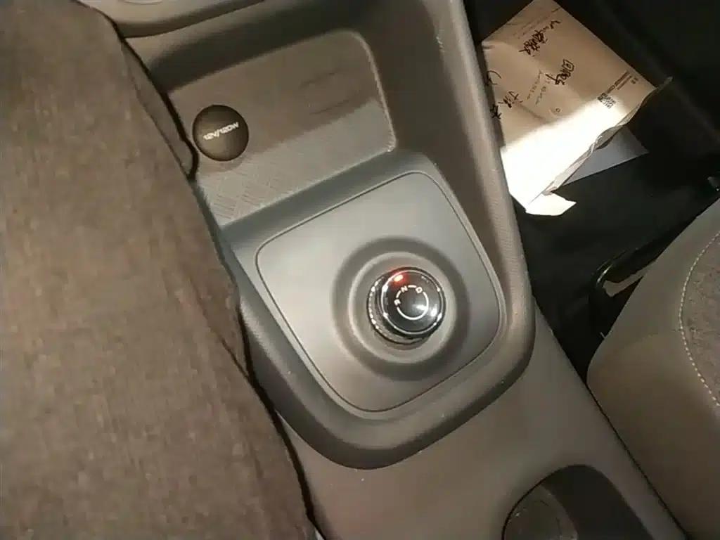 Wuling Hongguang New Energy 2025 Range-Extended Hybrid 50km Practical Model — миниатюра 14