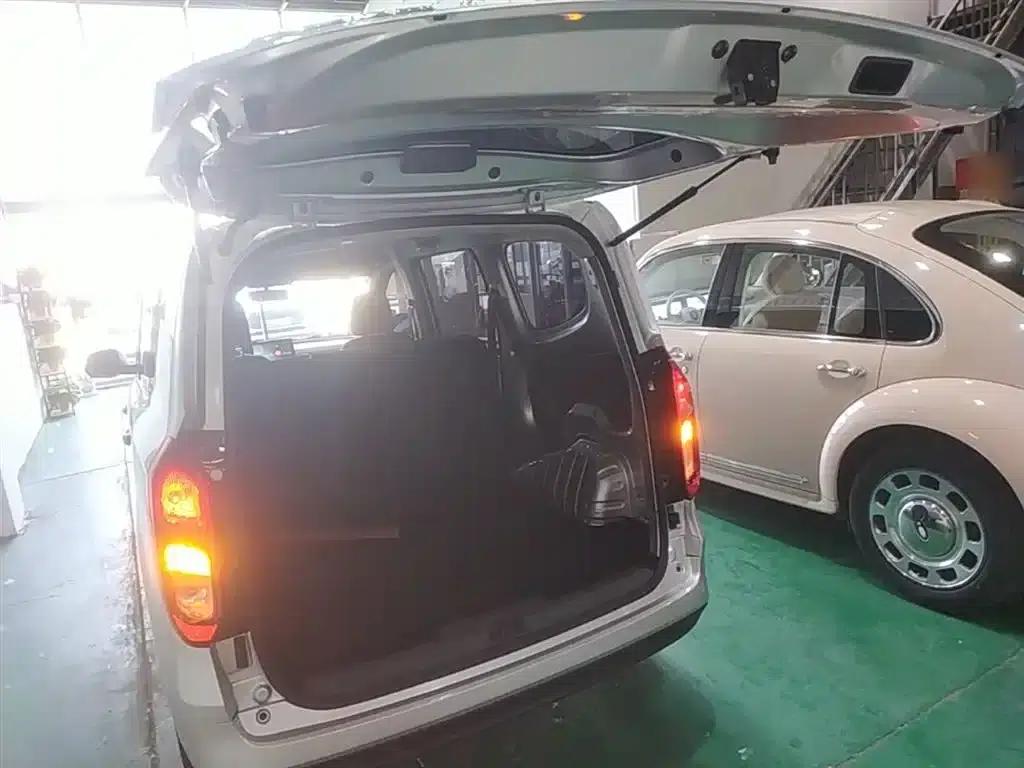 Wuling Hongguang New Energy 2025 Range-Extended Hybrid 50km Practical Model — миниатюра 19