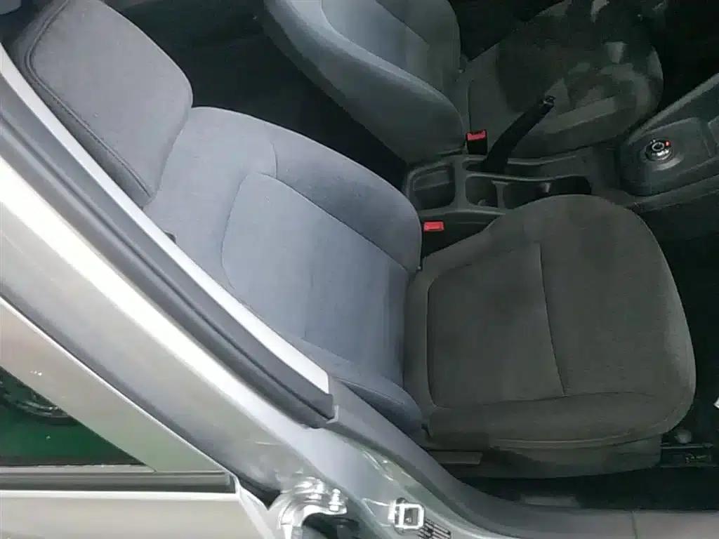 Wuling Hongguang New Energy 2025 Range-Extended Hybrid 50km Practical Model — миниатюра 25