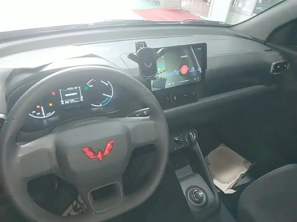 Wuling Hongguang New Energy 2025 Range-Extended Hybrid 50km Practical Model — миниатюра 10