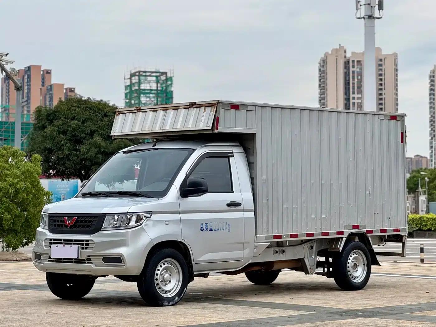 Wuling Rongguang New Truck 2021 Model 1.8L Comfort Single Cab Dual Rear Wheel LJ479Q6 — миниатюра 1