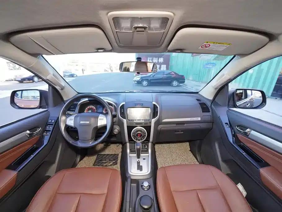 mu-X 2017 3.0T 4WD Automatic Premium 7-Seater (National V Emission Standard) — миниатюра 4